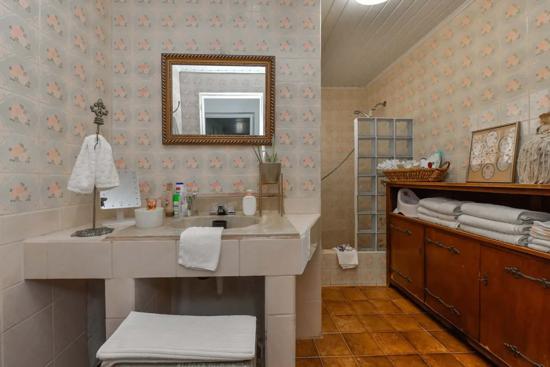 Significant Price Improvement Spacious Villa with Oversized Rooms on Double Lot — photo 6