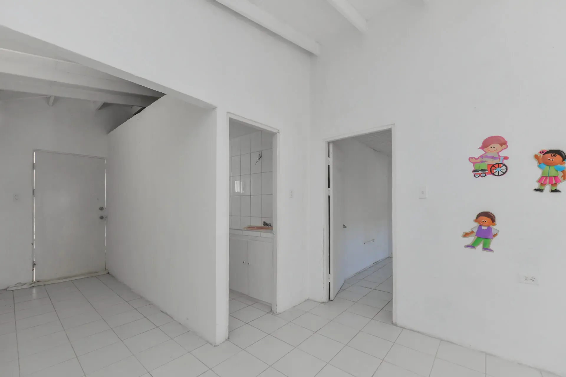 Significant Price Improvement Spacious Villa with Oversized Rooms on Double Lot — photo 15