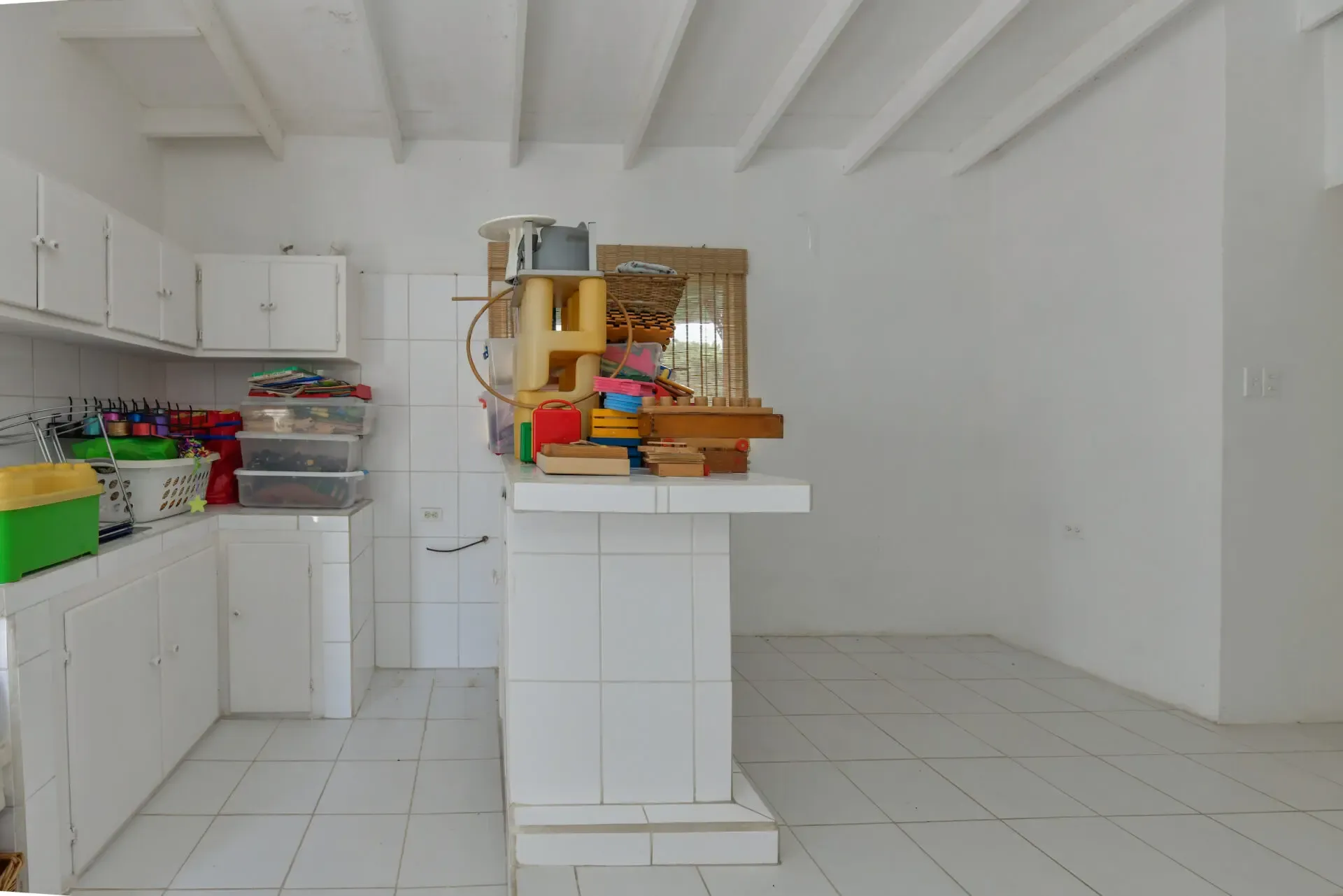 Significant Price Improvement Spacious Villa with Oversized Rooms on Double Lot — photo 16