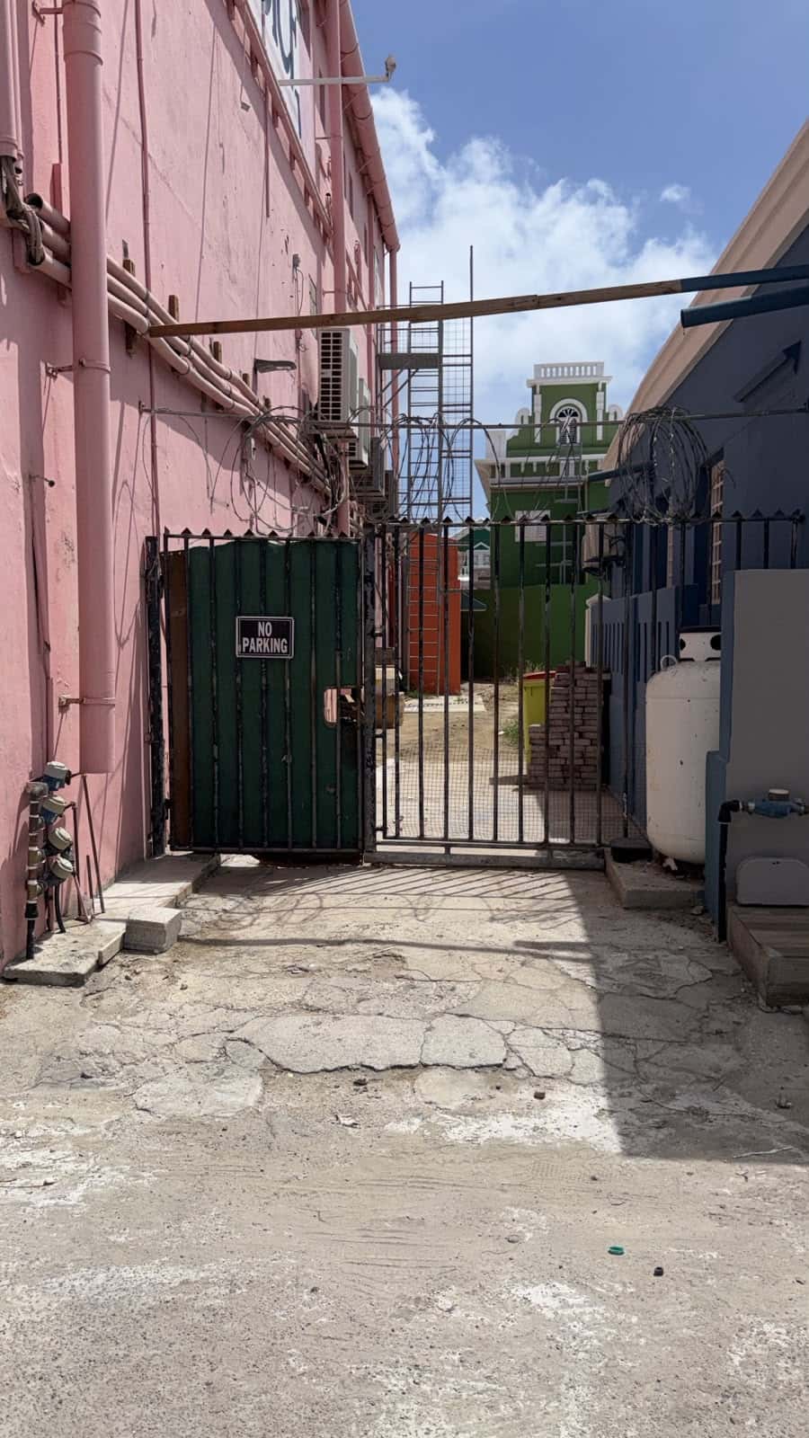 Prime Commercial Space Available for Rent in Oranjestad! — photo 13