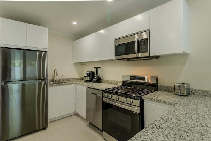 Luxe Condo 3 min to Beach, Summer Side by Bocobay — photo 4