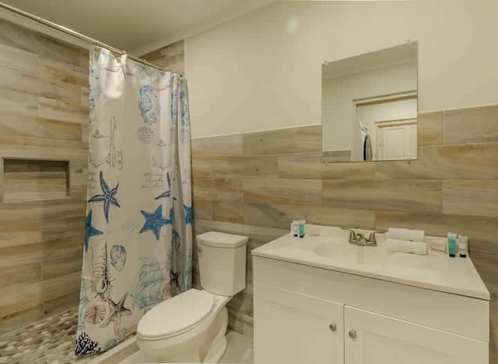 Luxe Condo 3 min to Beach, Summer Side by Bocobay — photo 8