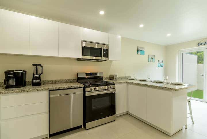 Luxe Condo 3 min to Beach, Summer Side by Bocobay — photo 10