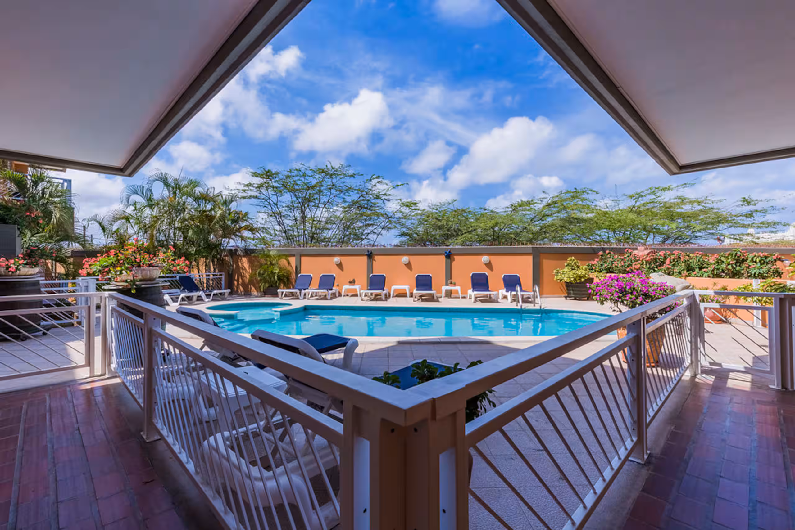 Palm Beach, 2 Bedroom — photo 9