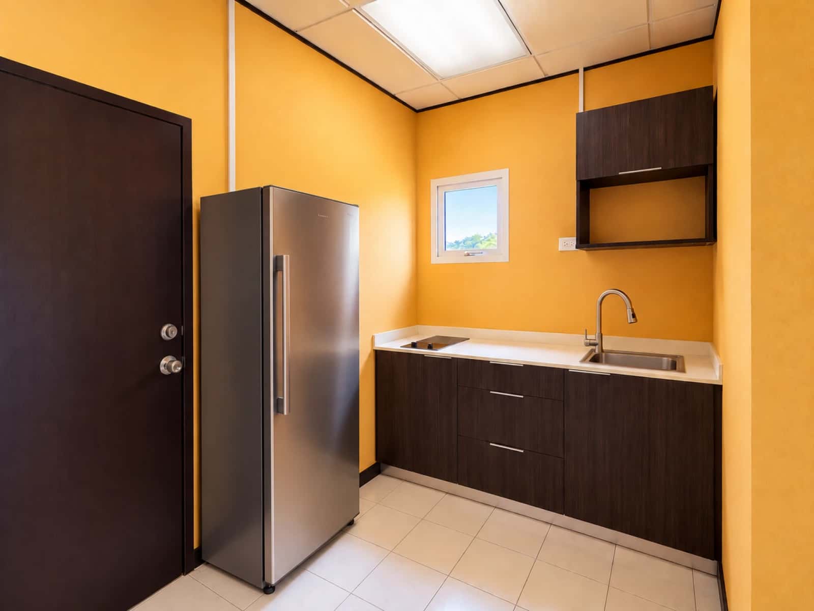 Top Floor 2-Bedroom Apartment for Rent in Downtown Oranjestad — photo 3