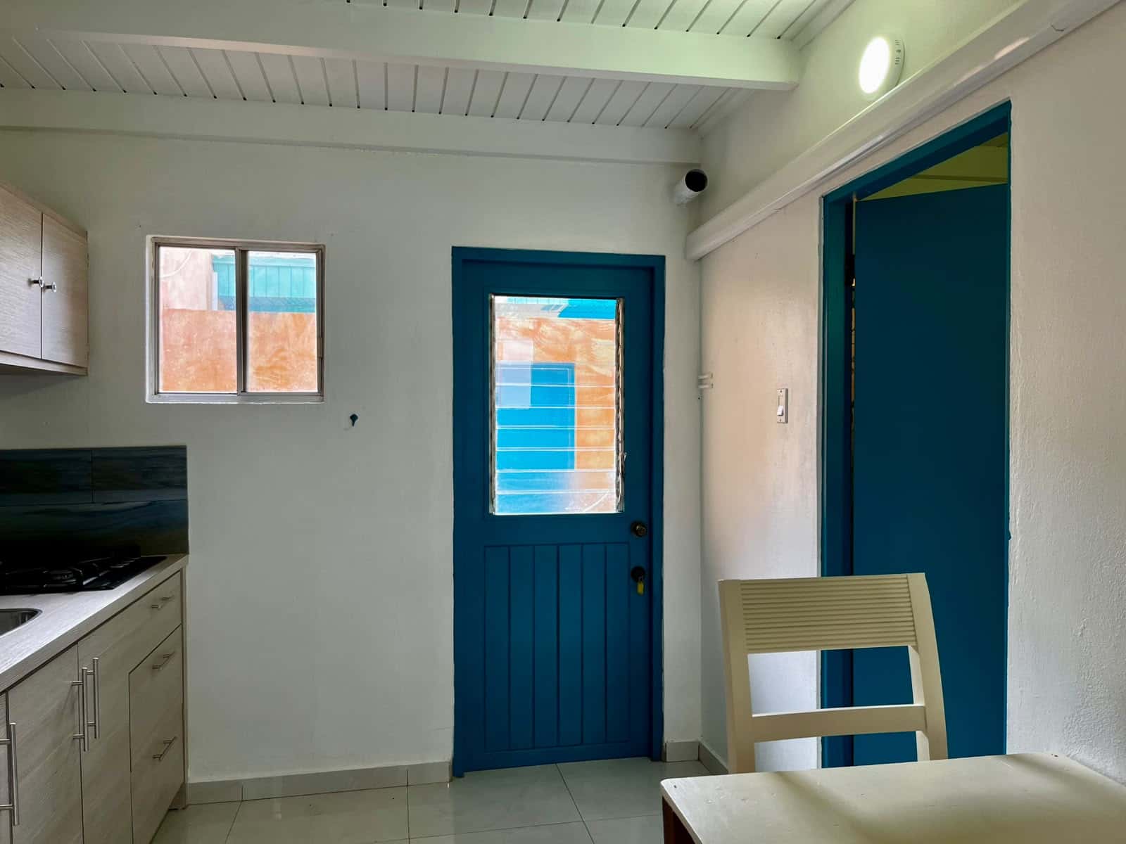 STUNNING STUDIO AVAILABLE NOW — photo 4
