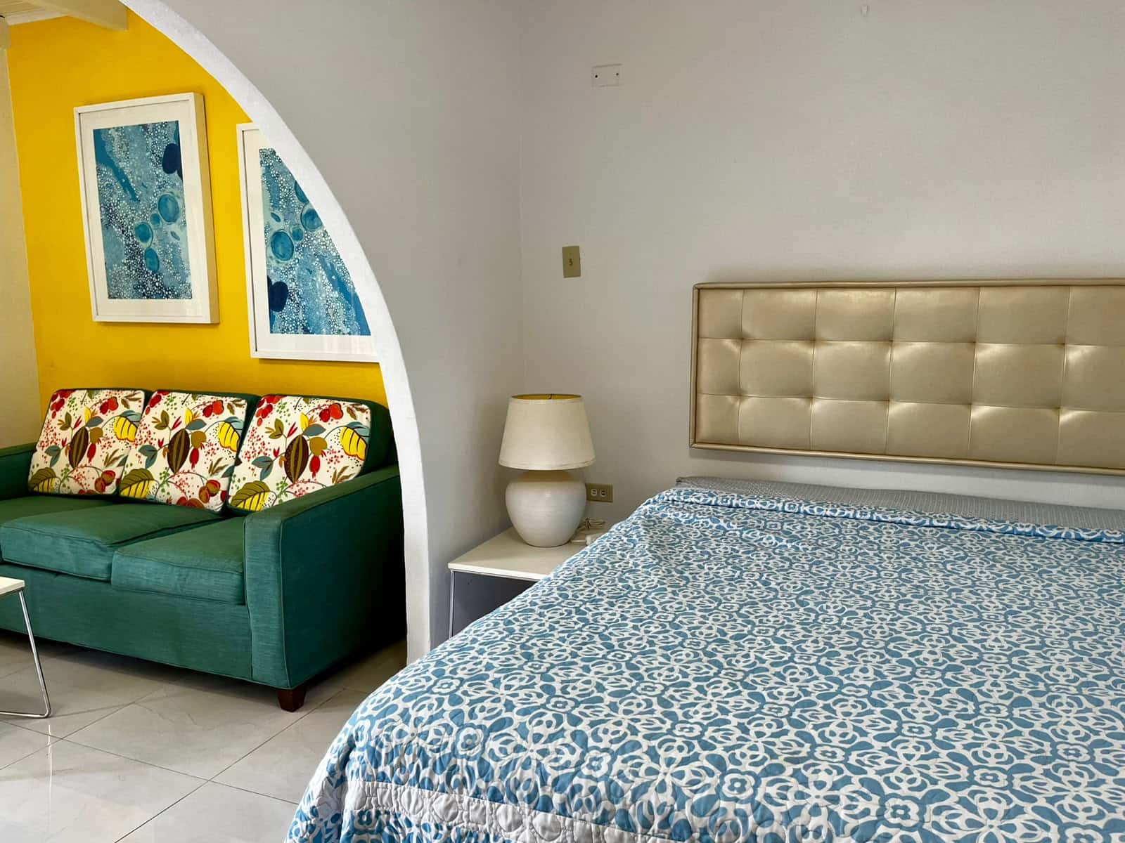 STUNNING STUDIO AVAILABLE NOW — photo 6