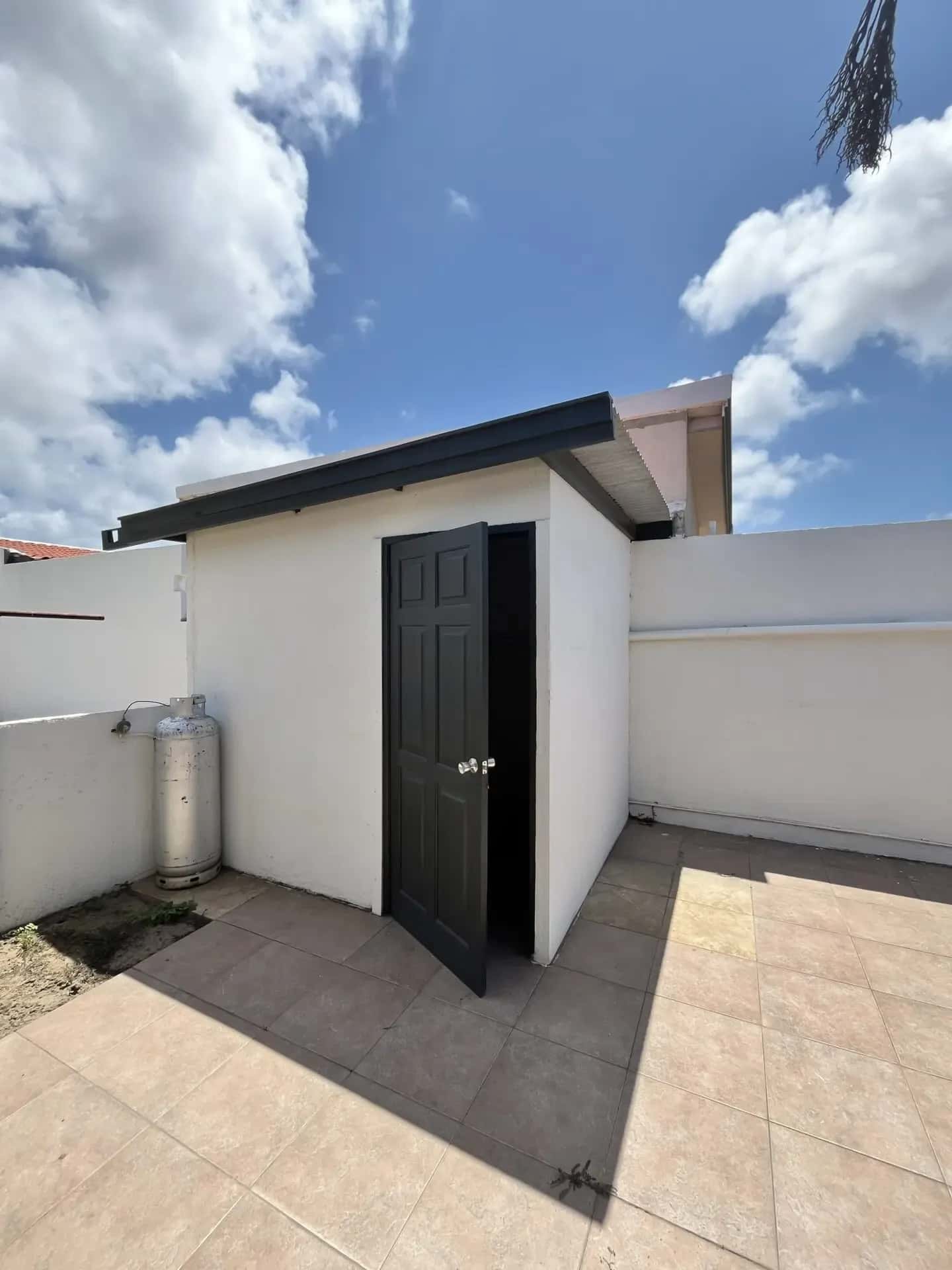 Five Minutes from Eagle Beach, 3BR Home in Noord! — photo 14
