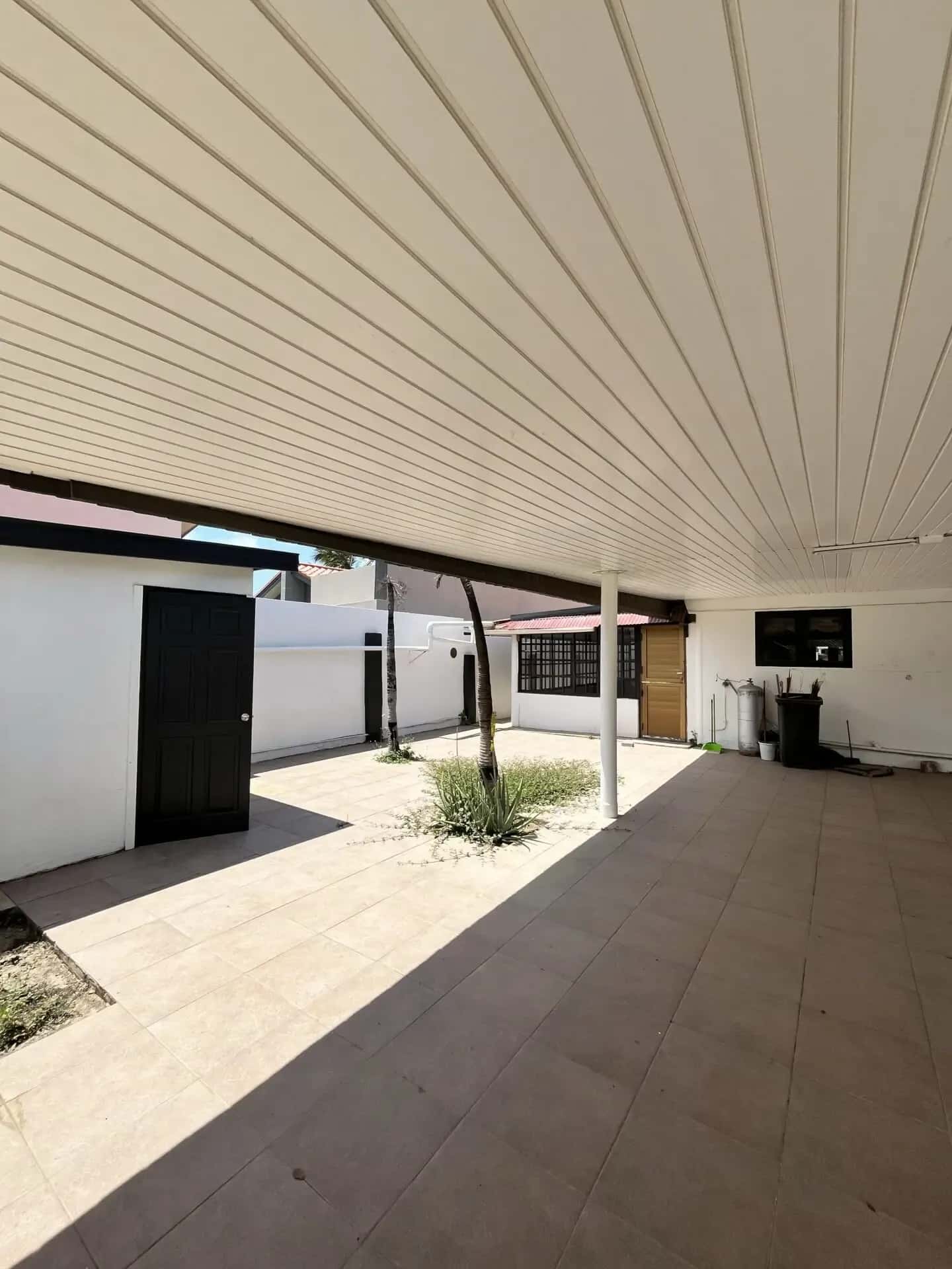 Five Minutes from Eagle Beach, 3BR Home in Noord! — photo 15