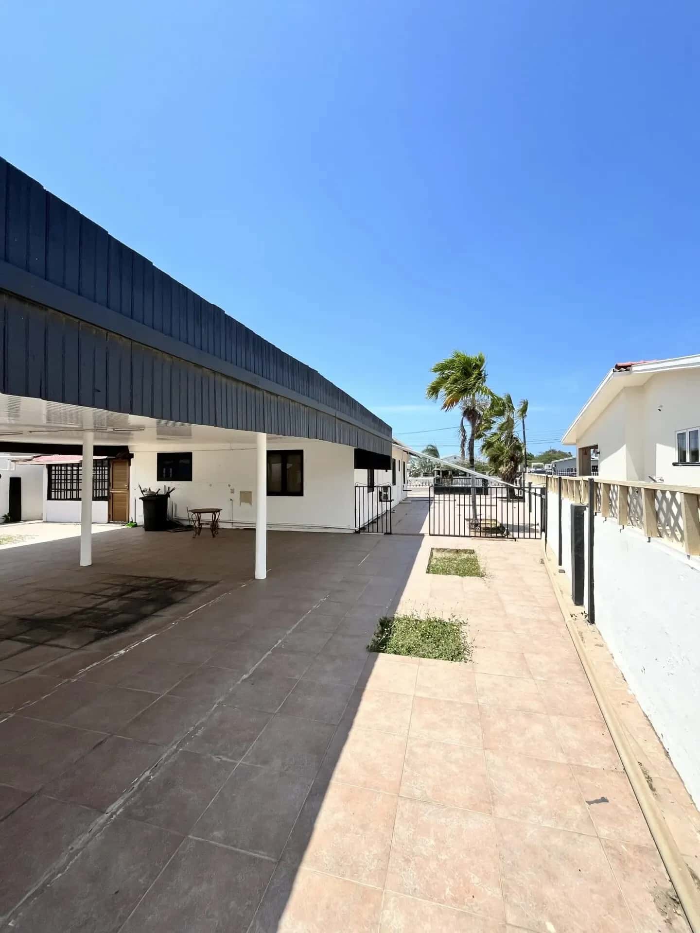Five Minutes from Eagle Beach, 3BR Home in Noord! — photo 18
