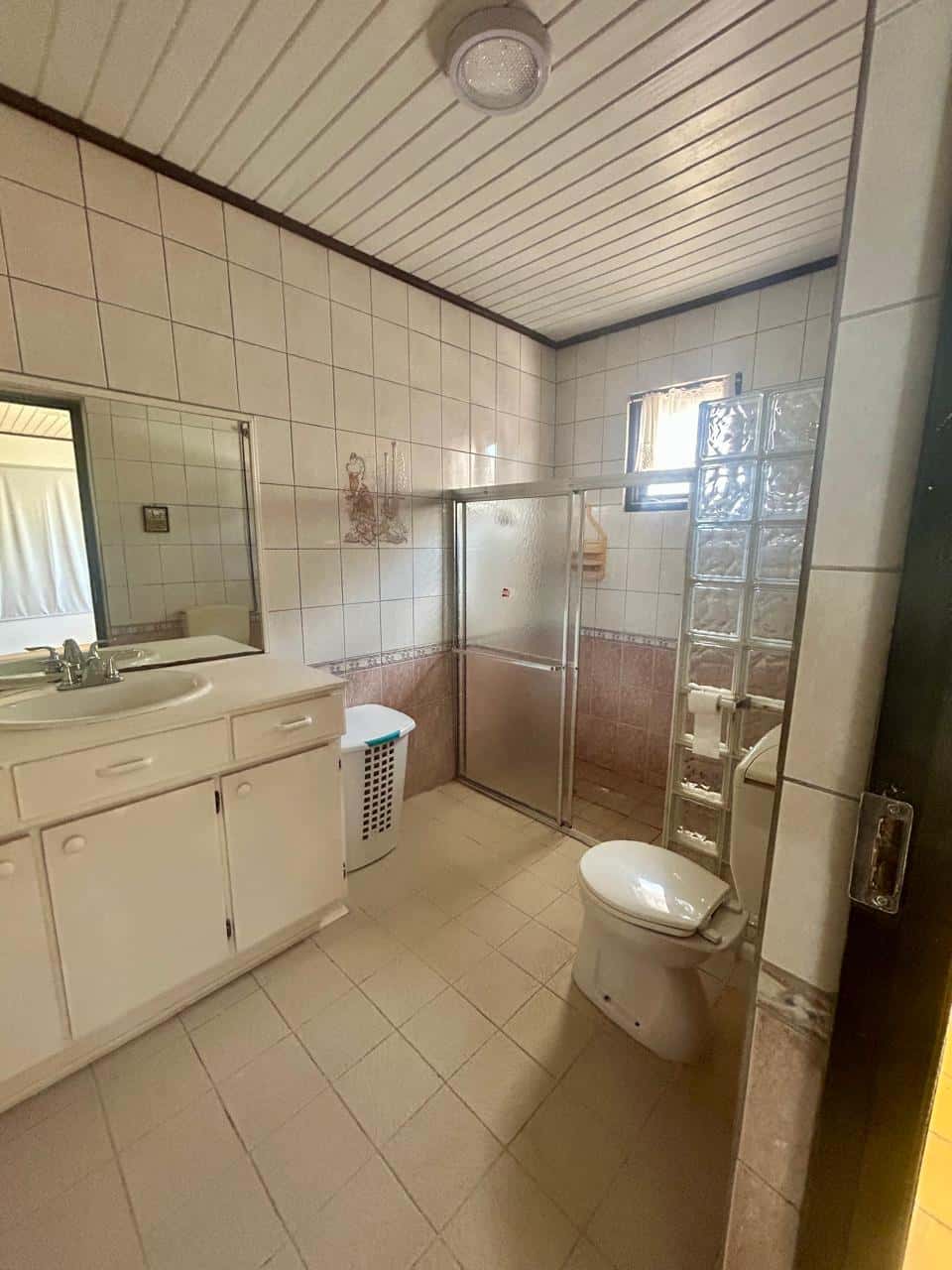 Five Minutes from Eagle Beach, 3BR Home in Noord! — photo 19