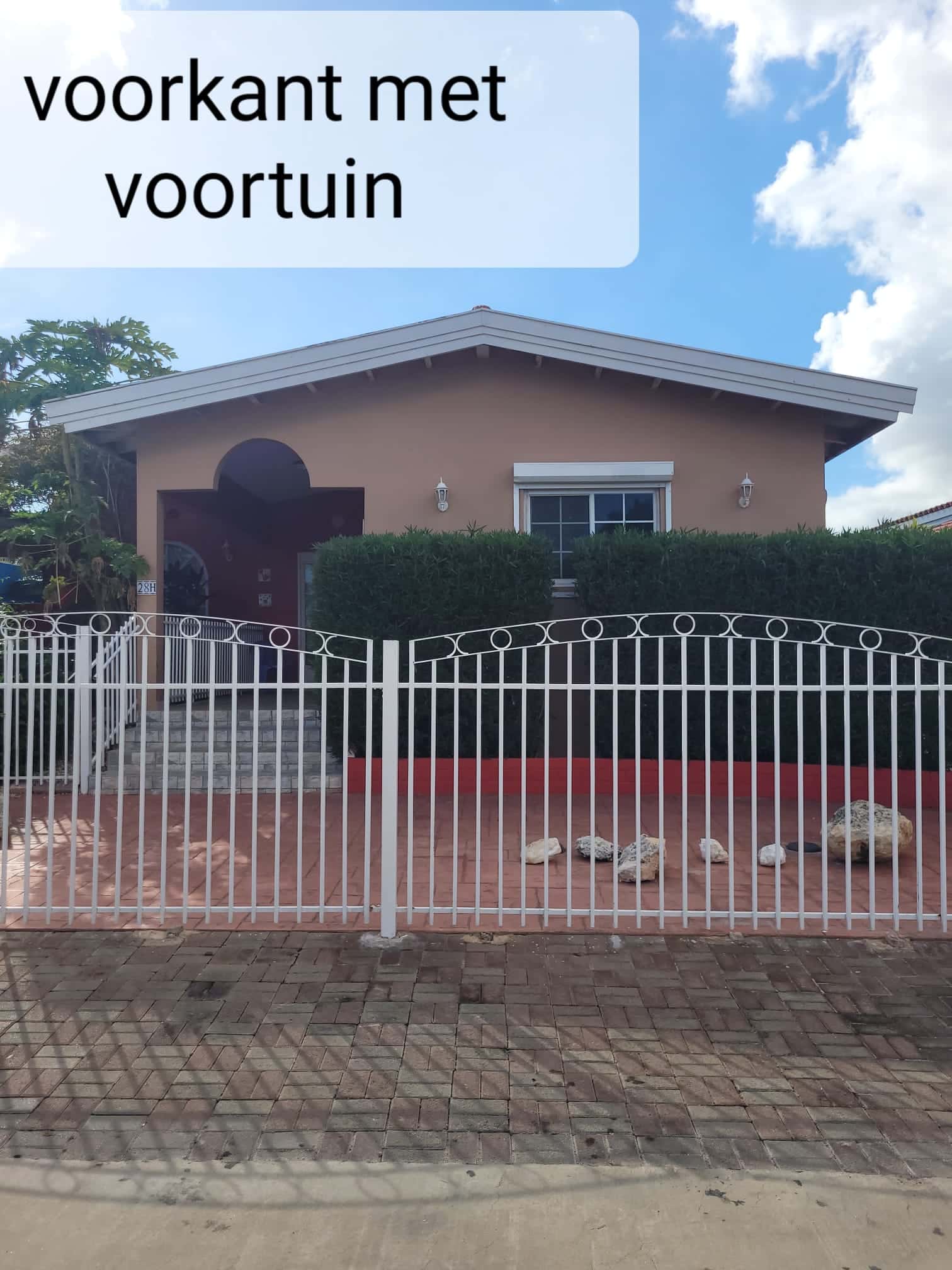 3-Bedroom Home with Pool + back apartment in Bloemond — photo 3