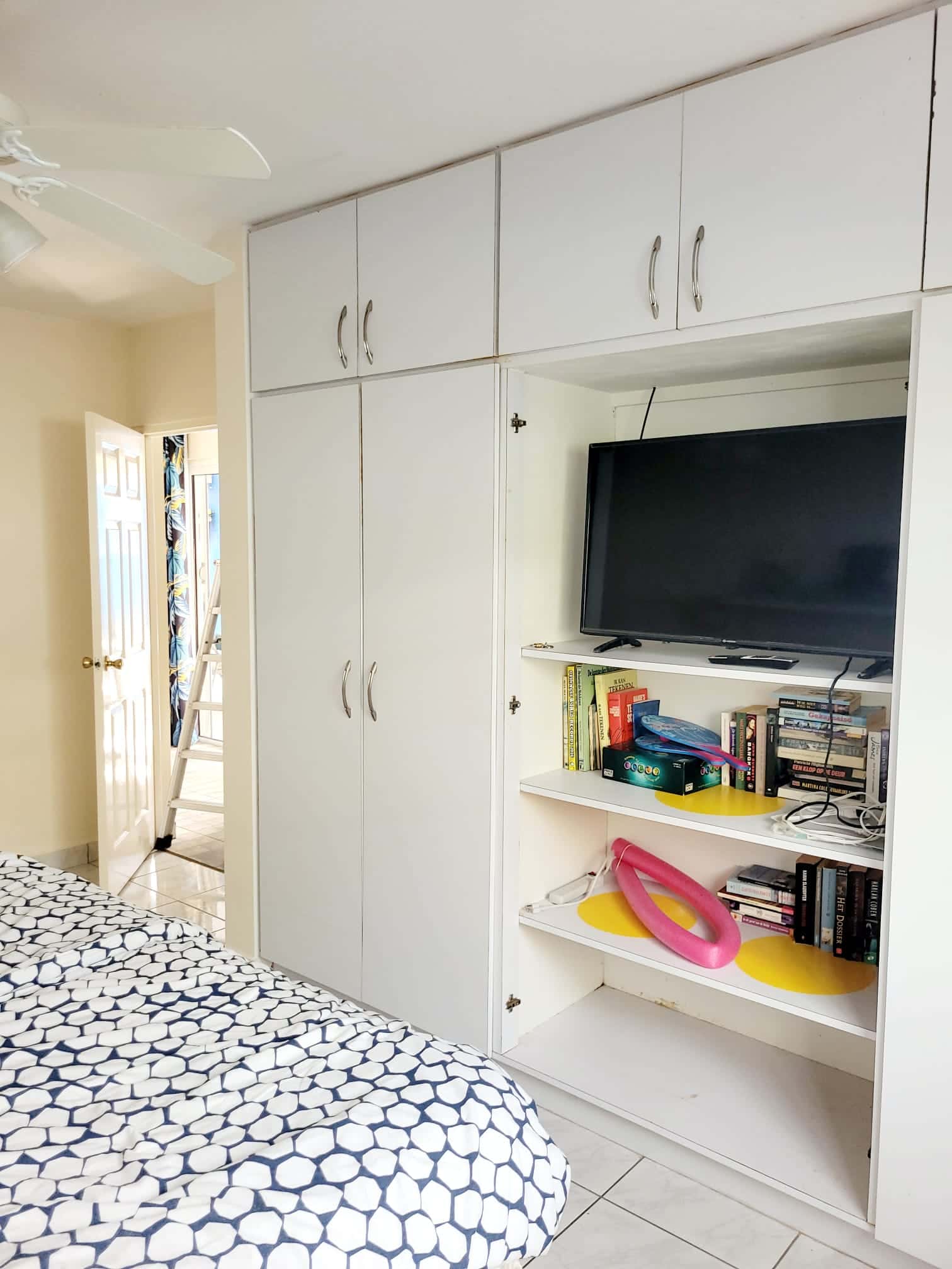 3-Bedroom Home with Pool + back apartment in Bloemond — photo 16