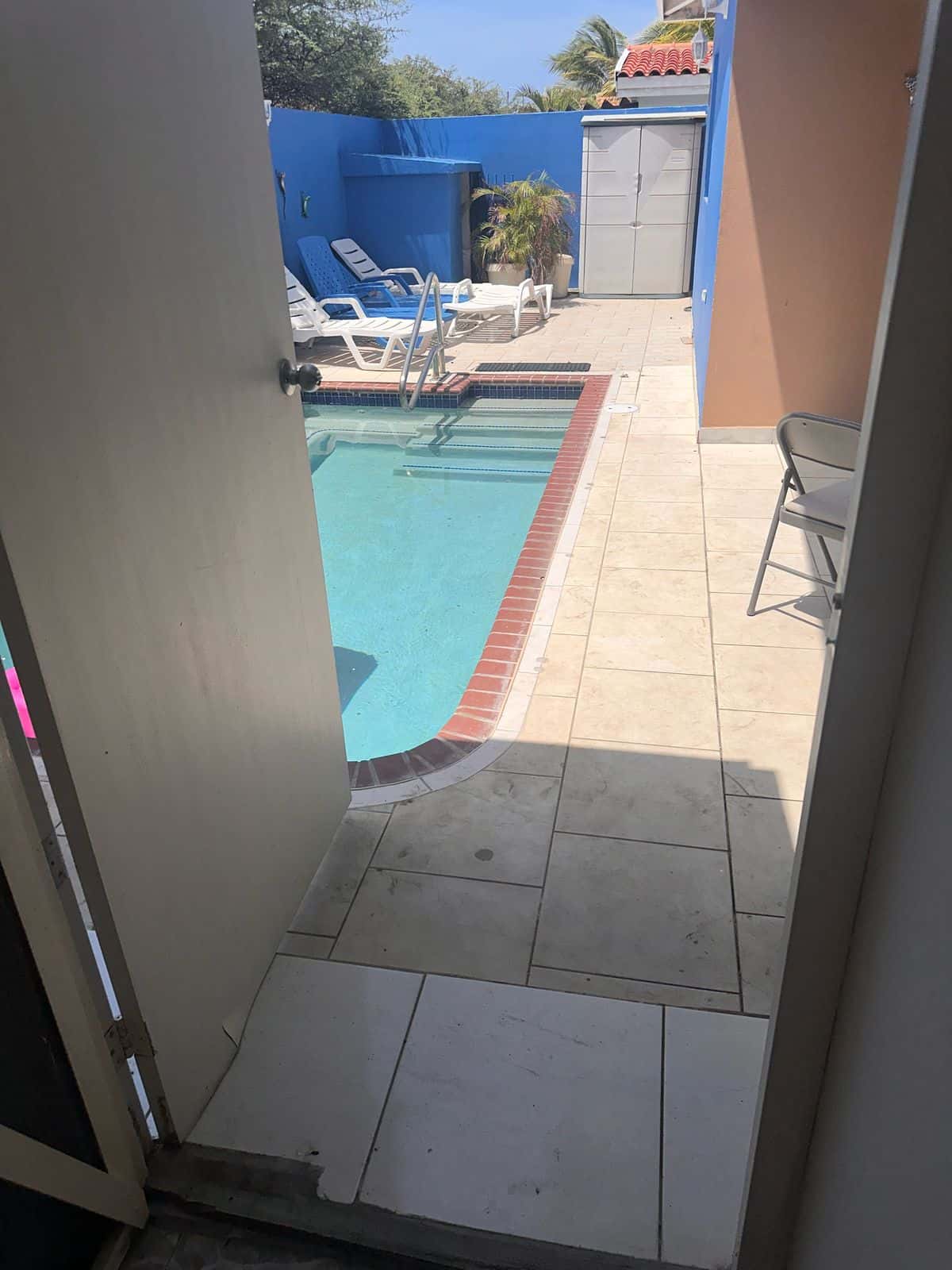 3-Bedroom Home with Pool + back apartment in Bloemond — photo 29