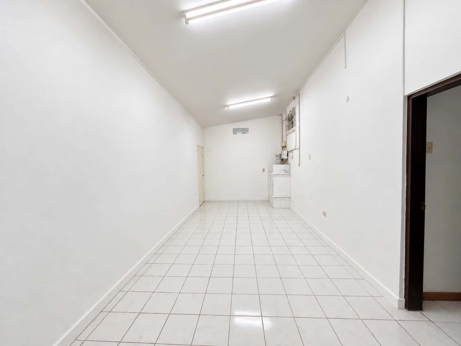 Commercial space in downtown Oranjestad — photo 11