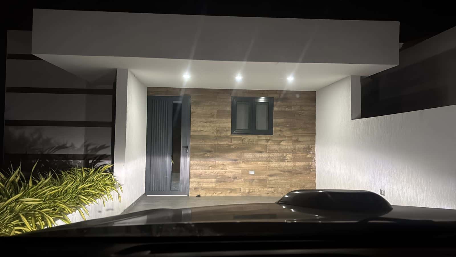 Very spacious One Bedroom house with its own private pool in Palm Beach — photo 1