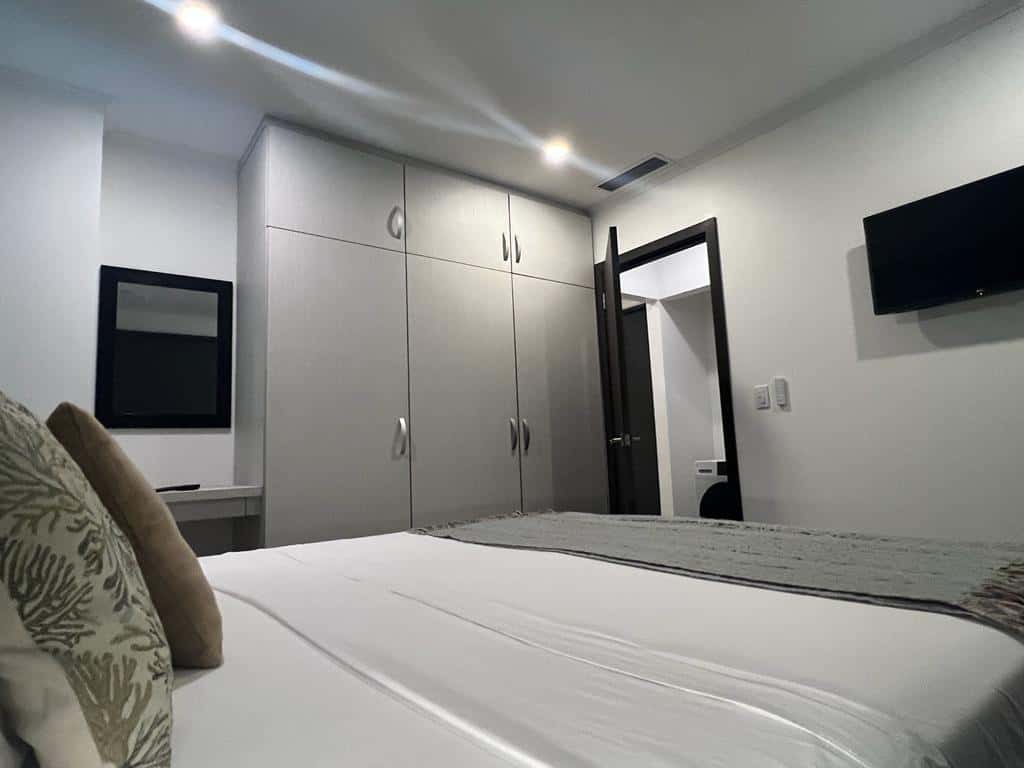 2 bedroom, Solito — photo 10