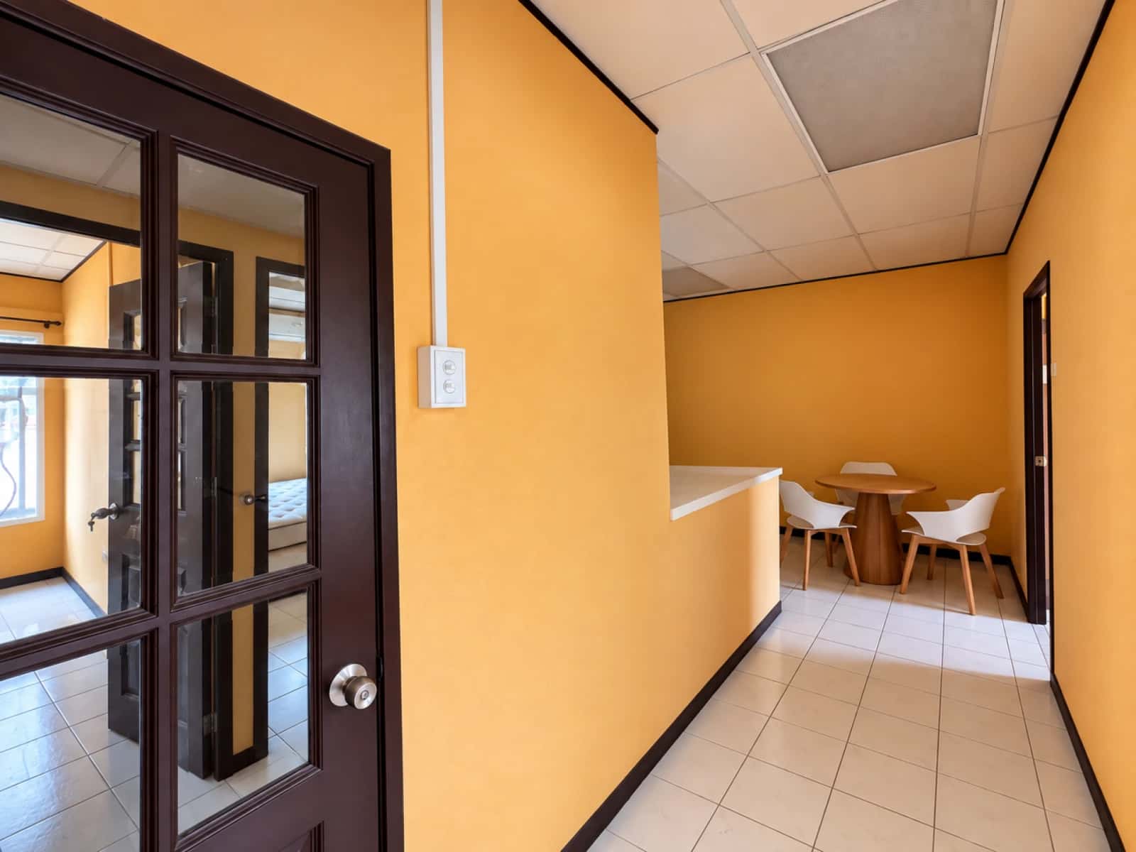 Top Floor 3-Bedroom Apartment for Rent in Downtown Oranjestad — photo 3