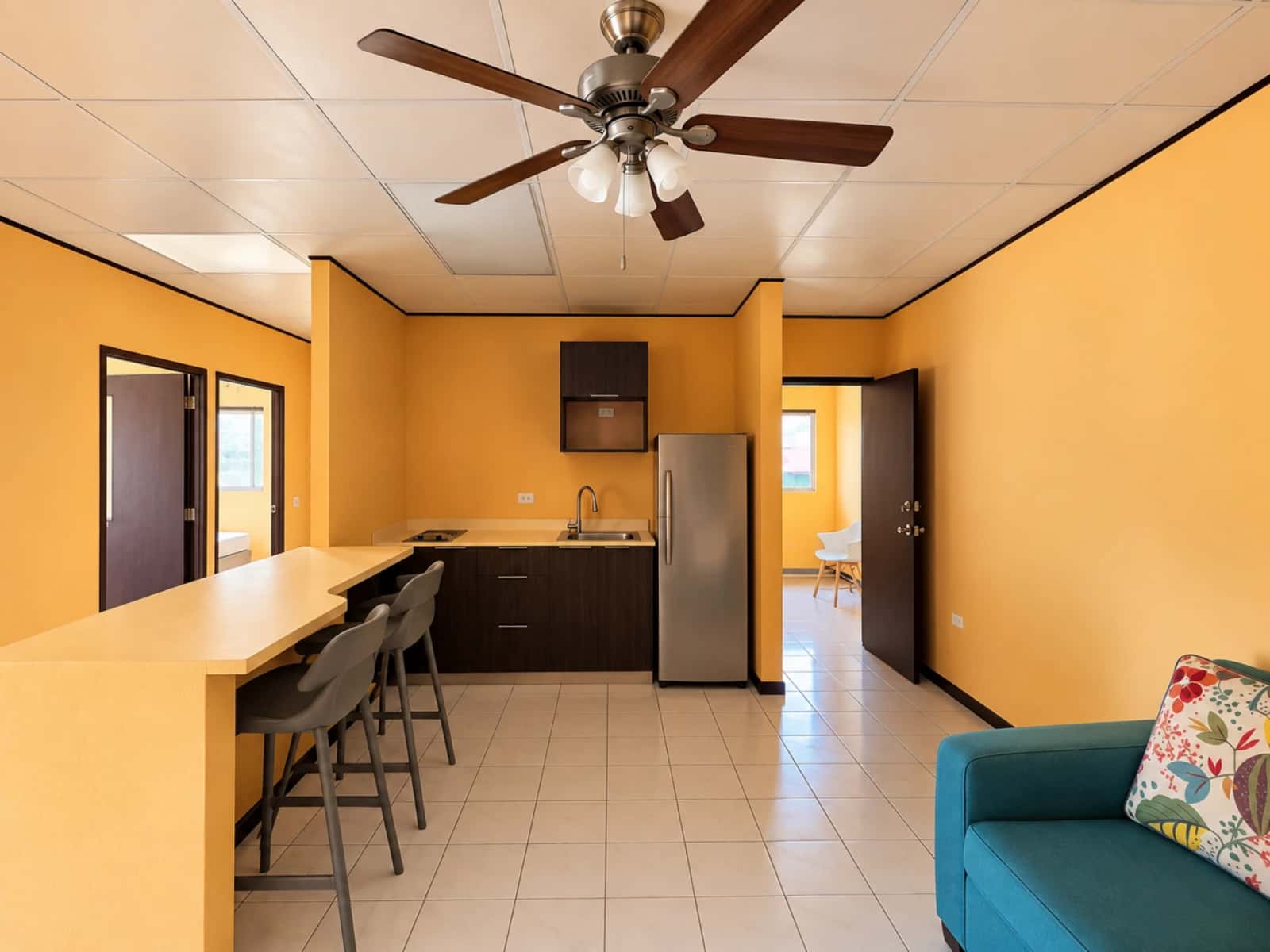 Top Floor 3-Bedroom Apartment for Rent in Downtown Oranjestad — photo 8
