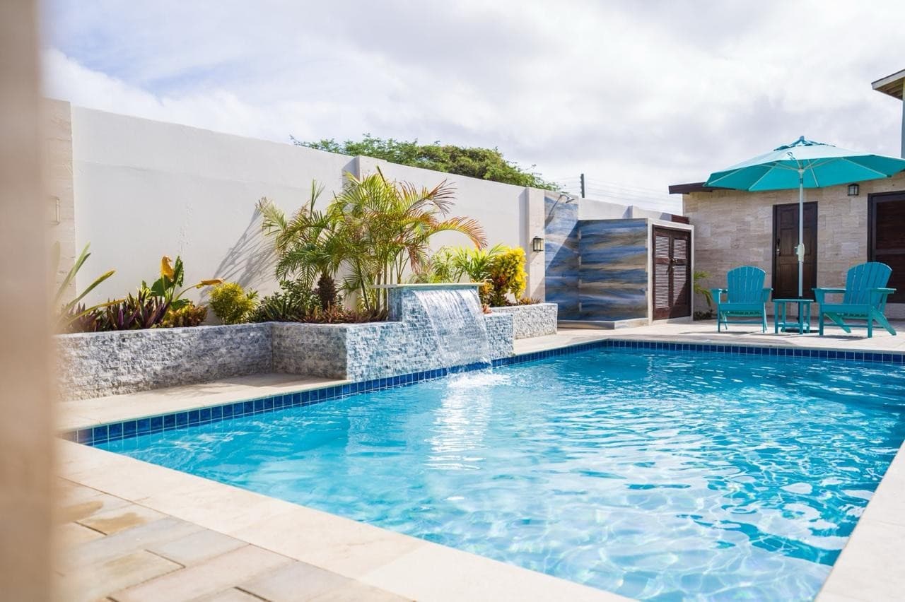 Charming 2-Bedroom Home with Pool — photo 1