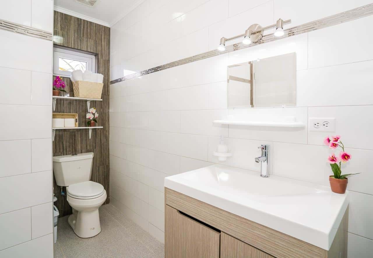 Charming 2-Bedroom Home with Pool — photo 2