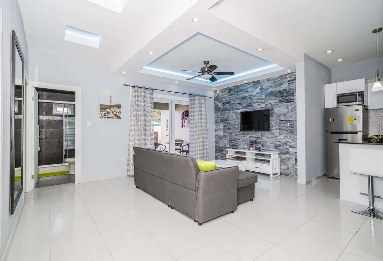 Charming 2-Bedroom Home with Pool — photo 11