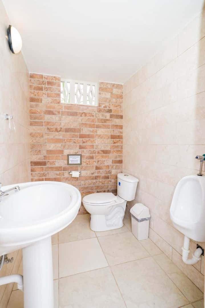 Charming 2-Bedroom Home with Pool — photo 12
