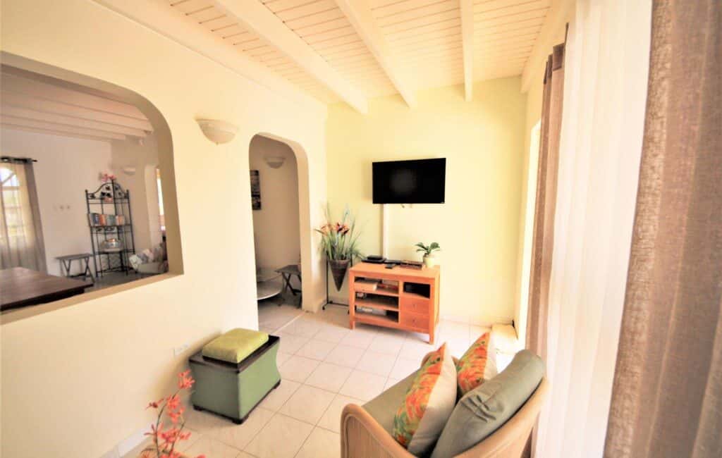 Palm Beach, Walking distance to Beach, shopping malls, restaurants, from this Villa with Pool, Available January 1, 2023 — photo 15