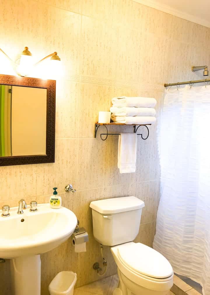 Fabulous 3-Bedroom condo close to everything! — photo 6