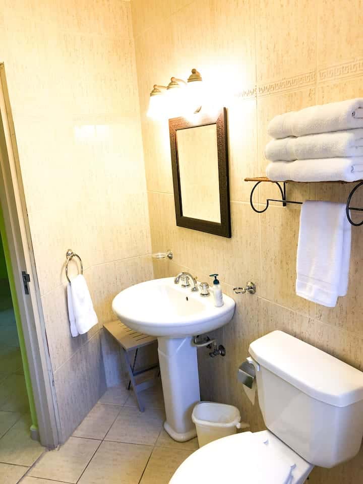 Fabulous 3-Bedroom condo close to everything! — photo 7