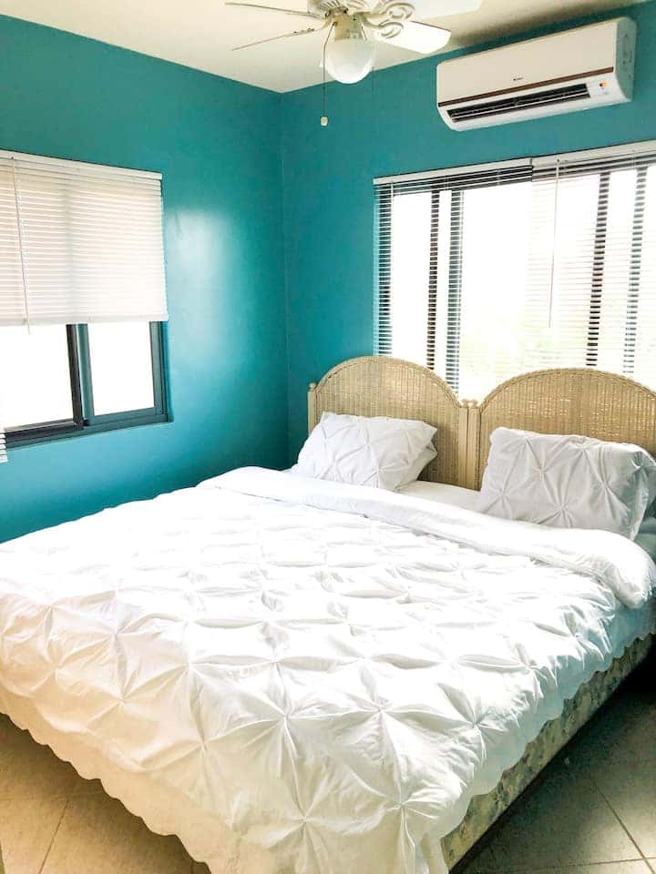 Fabulous 3-Bedroom condo close to everything! — photo 30
