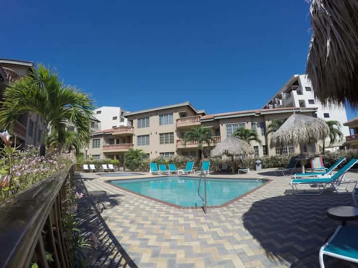Fabulous 3-Bedroom condo close to everything! — photo 32