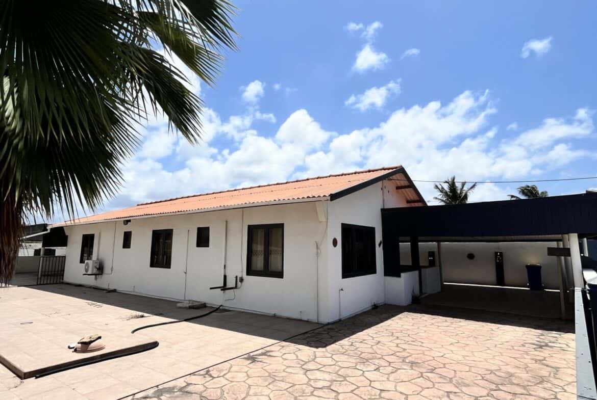 Five Minutes from Eagle Beach, 3BR Home in Noord! — photo 3